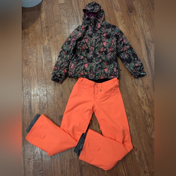 Billabong Winter Snowboard Jacket Black Pixelated Floral Women's Sz S - Picture 8 of 8